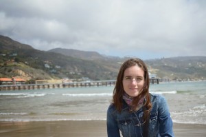 Malibu Pier în fundal