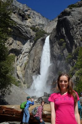 Yosemite Lower Falls pe lumină